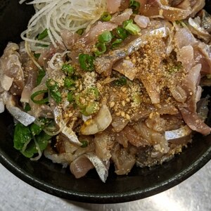 さっぱり美味しい♪　アジ刺丼